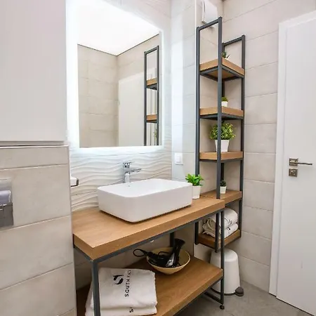 South Place Apartment *