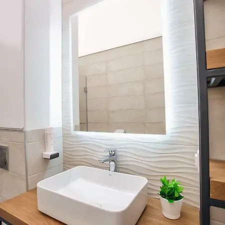 South Place Apartment *